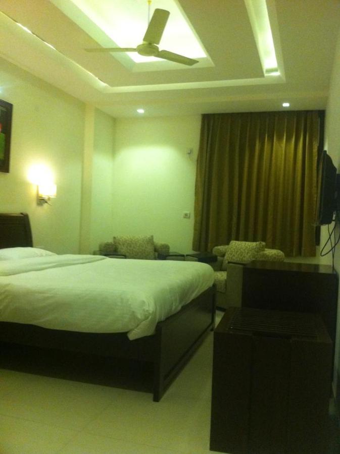 Nikko Blue - Boutique Hotel Ґурґаон Екстер'єр фото