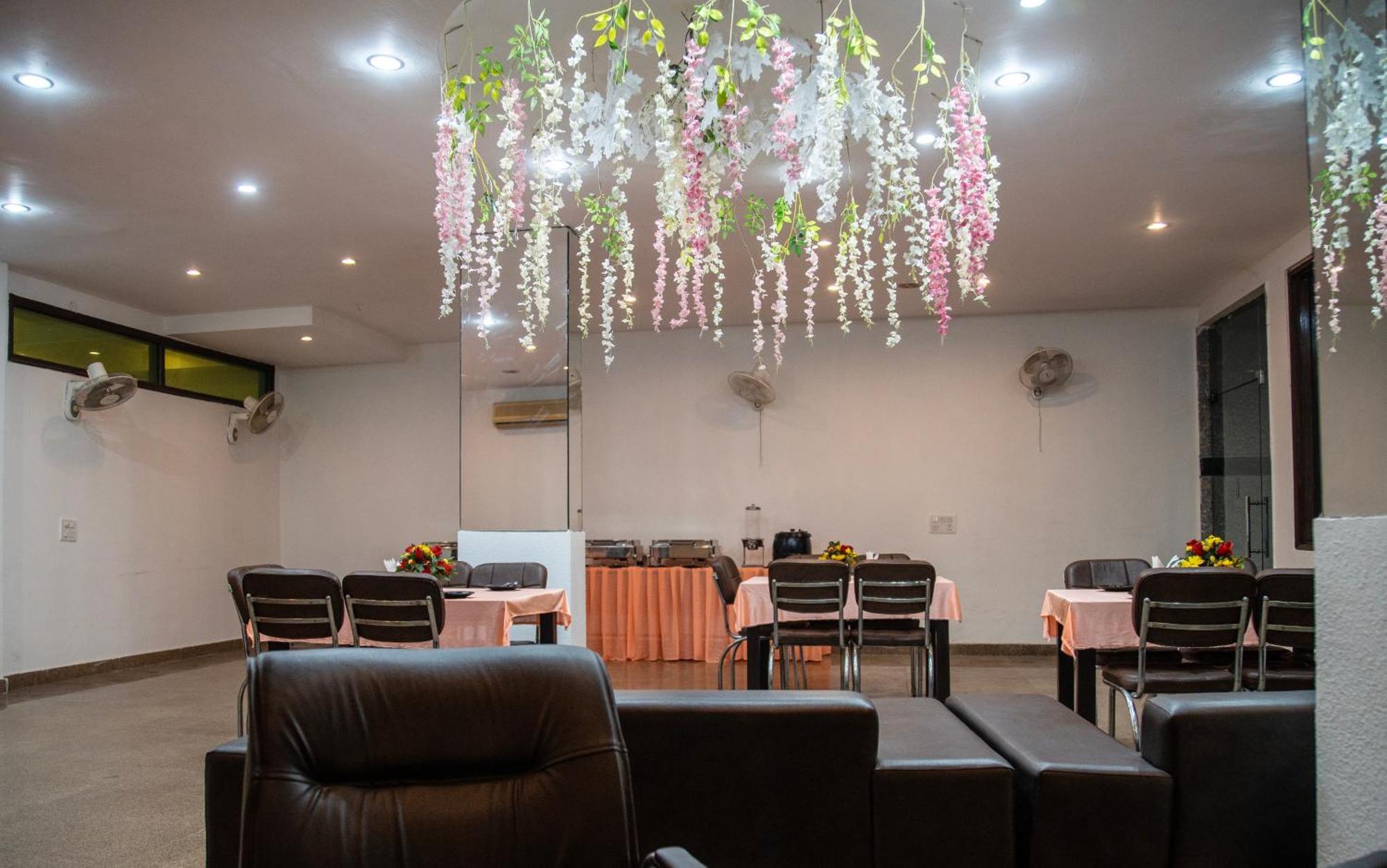 Nikko Blue - Boutique Hotel Ґурґаон Екстер'єр фото