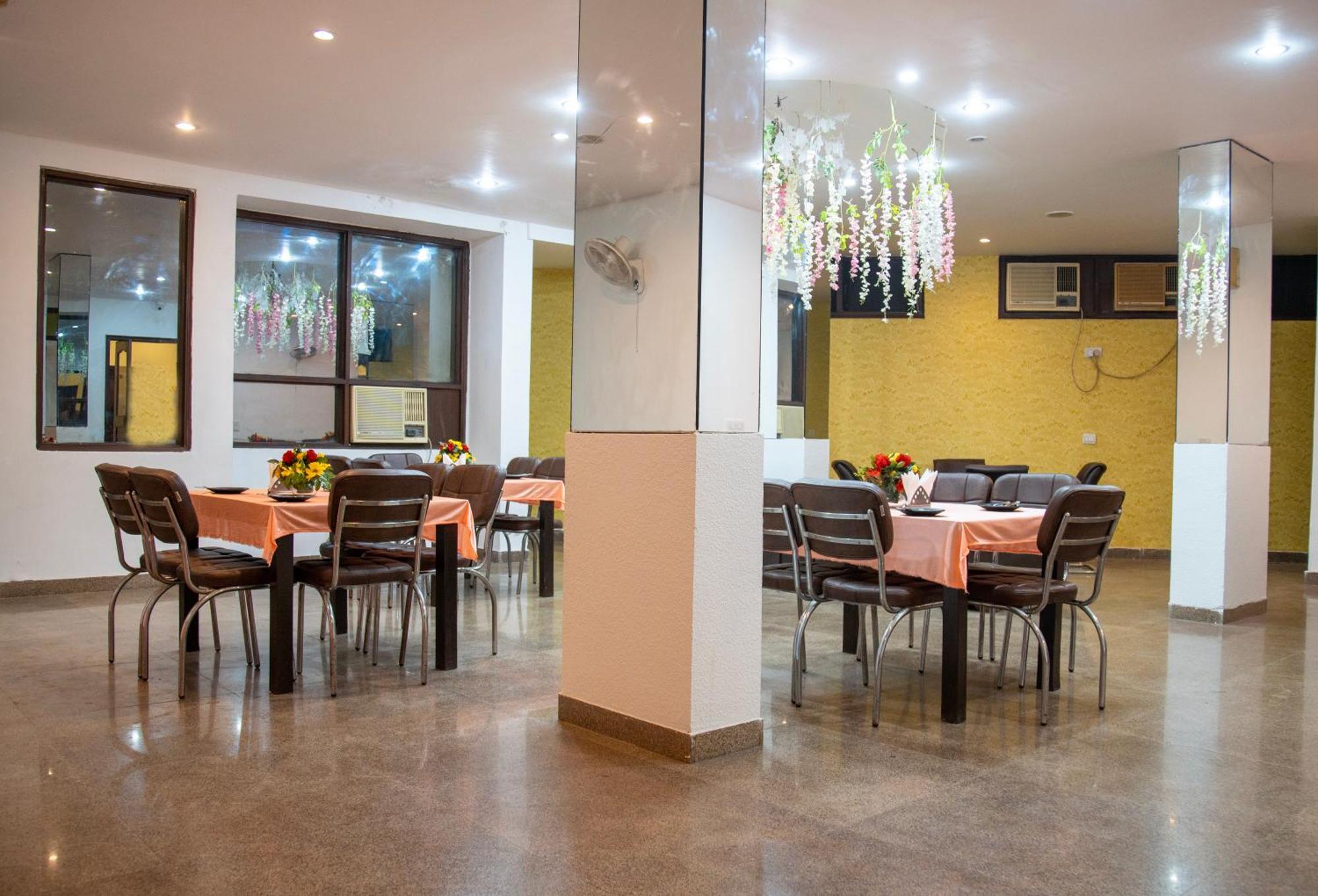 Nikko Blue - Boutique Hotel Ґурґаон Екстер'єр фото