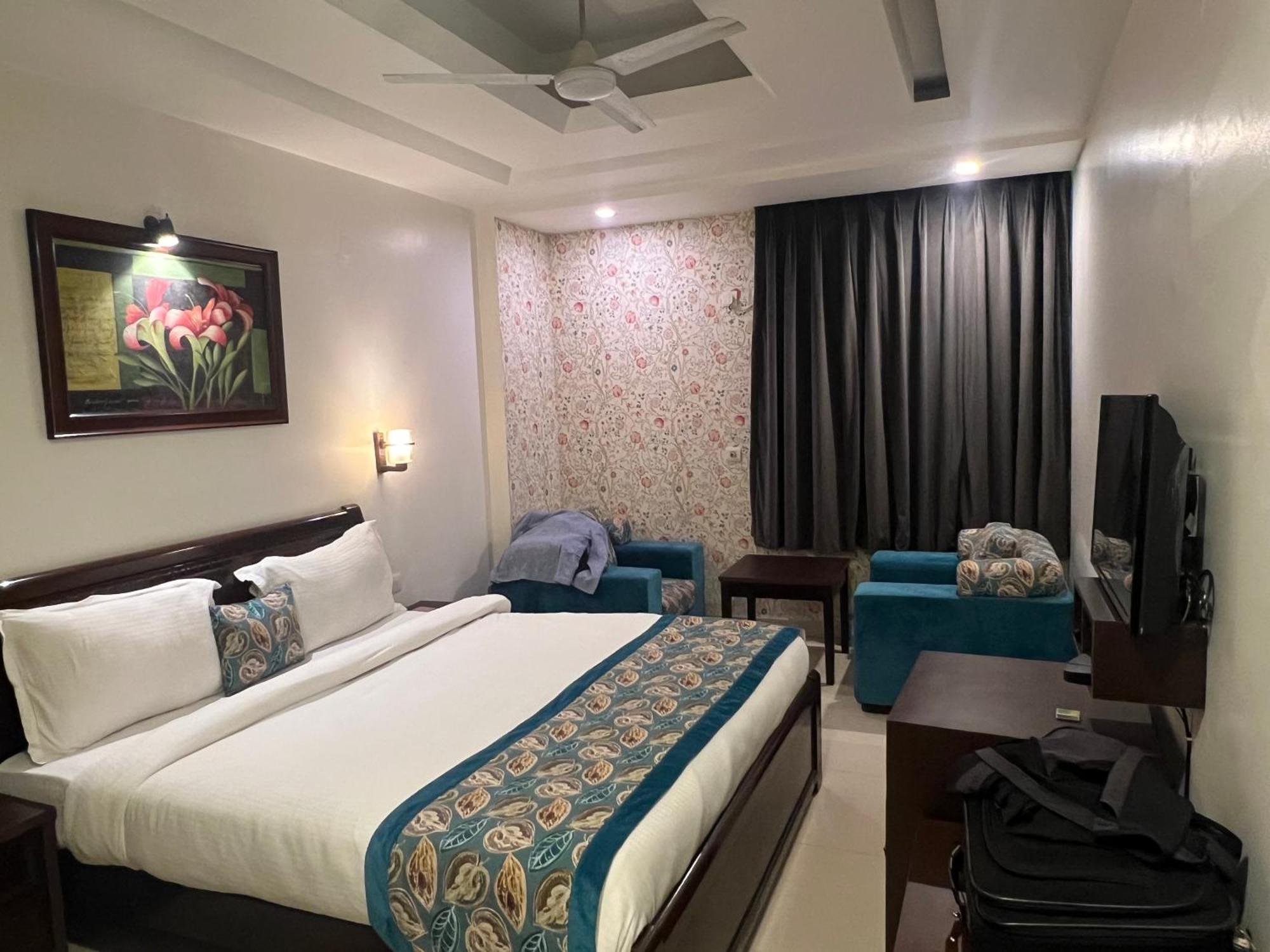 Nikko Blue - Boutique Hotel Ґурґаон Екстер'єр фото