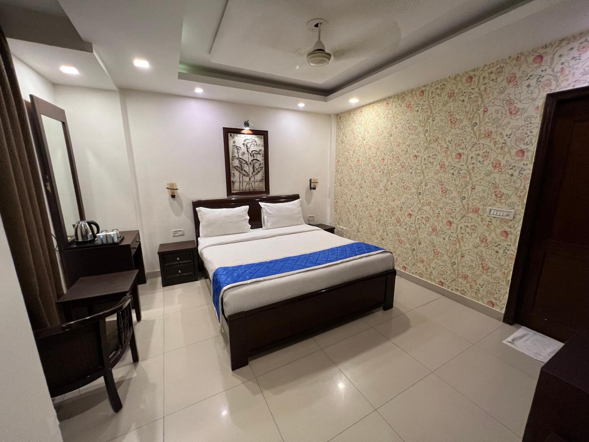 Nikko Blue - Boutique Hotel Ґурґаон Екстер'єр фото