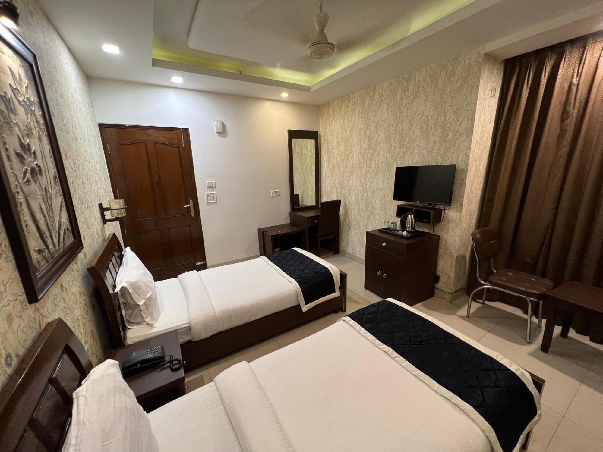 Nikko Blue - Boutique Hotel Ґурґаон Екстер'єр фото