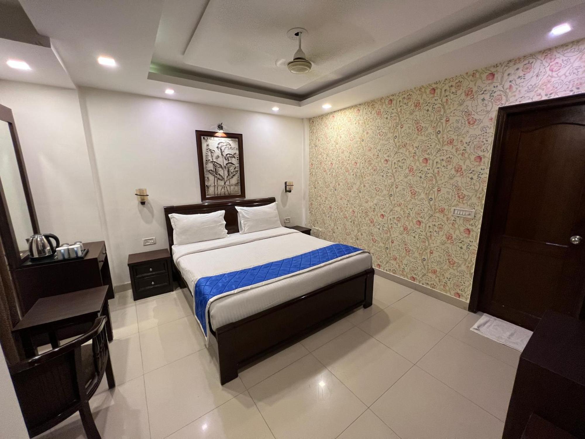 Nikko Blue - Boutique Hotel Ґурґаон Екстер'єр фото