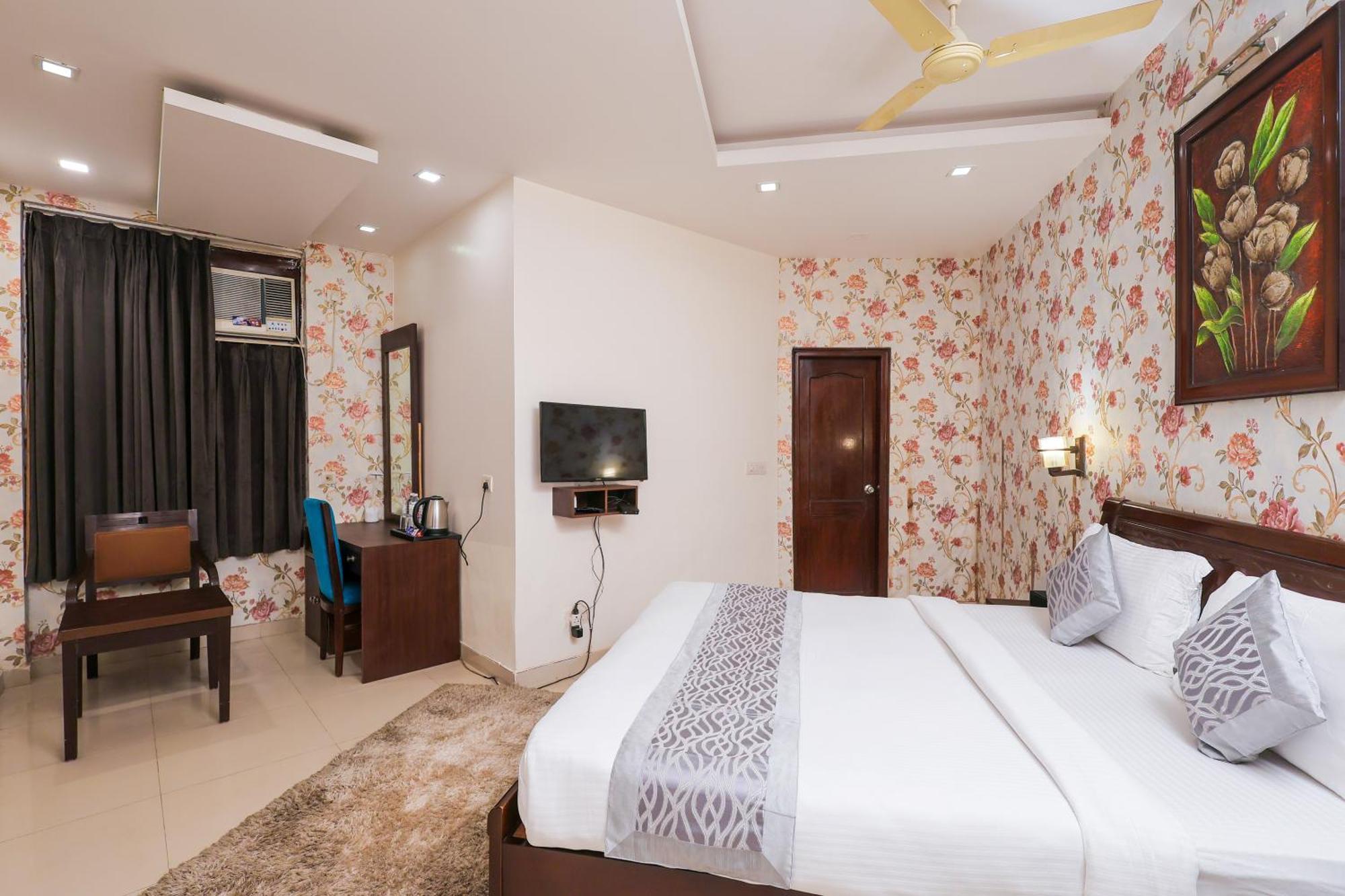 Nikko Blue - Boutique Hotel Ґурґаон Екстер'єр фото