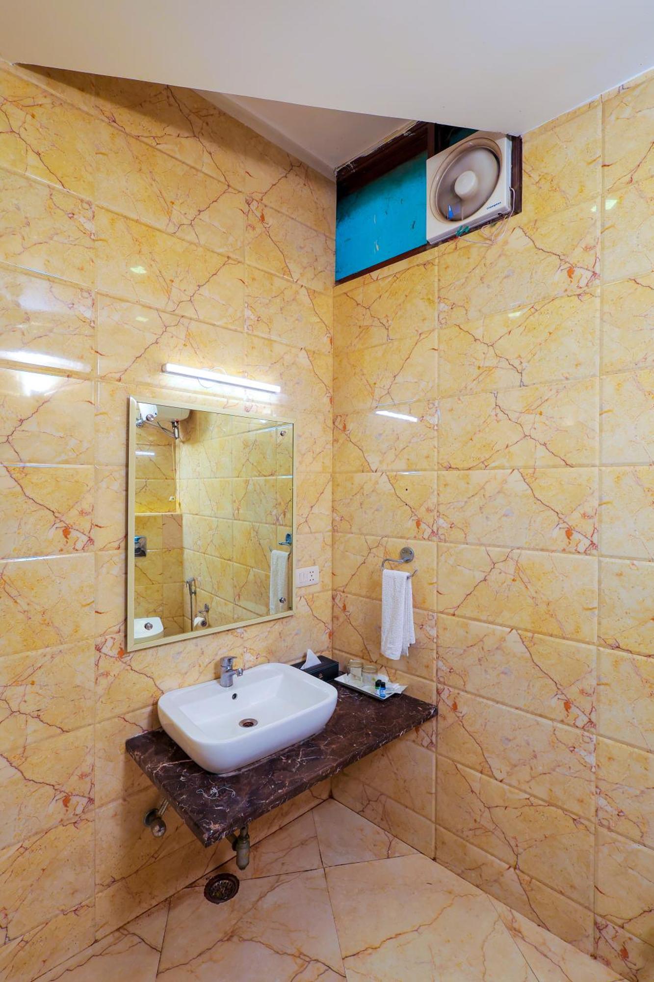 Nikko Blue - Boutique Hotel Ґурґаон Екстер'єр фото