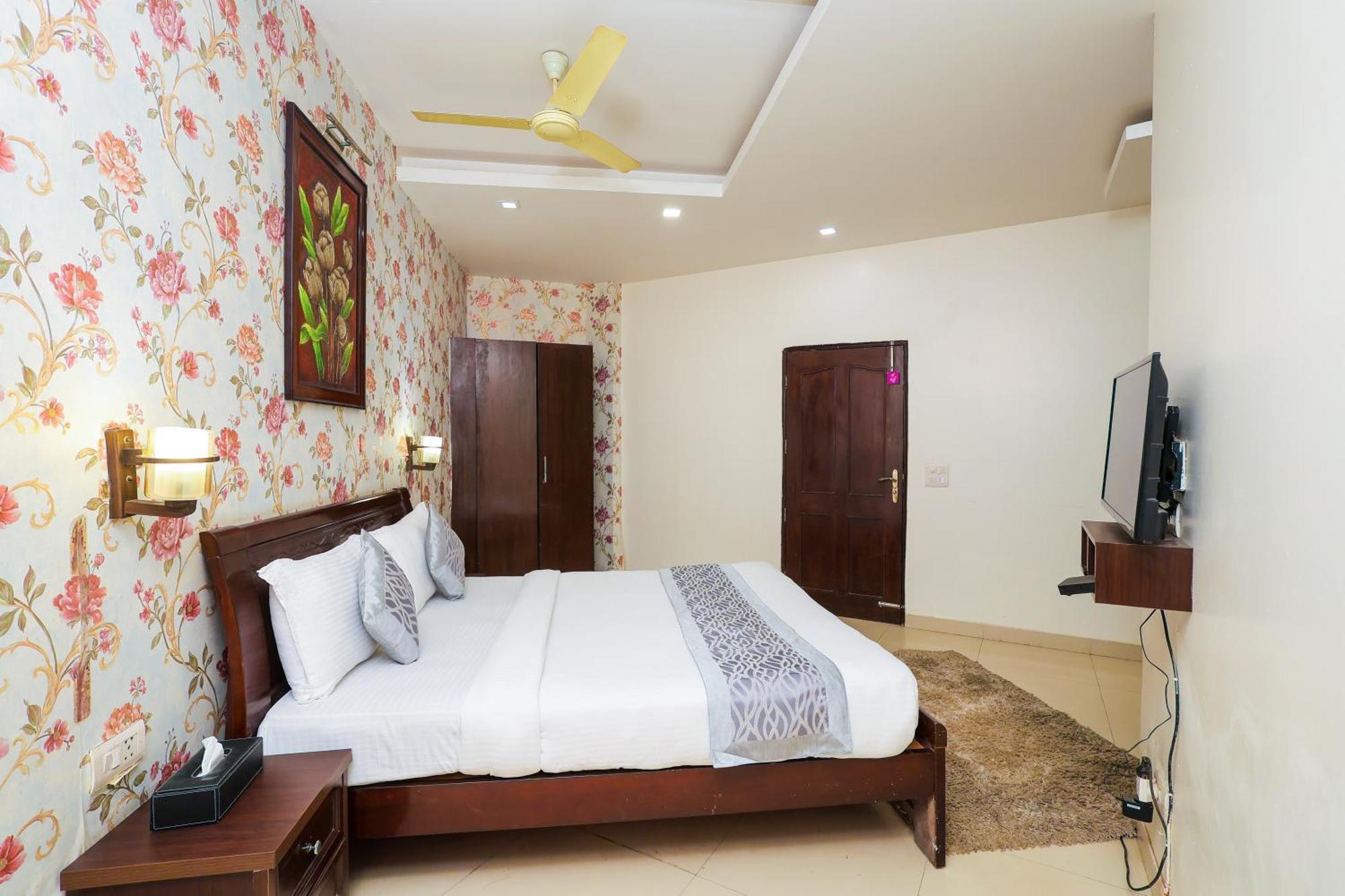 Nikko Blue - Boutique Hotel Ґурґаон Екстер'єр фото