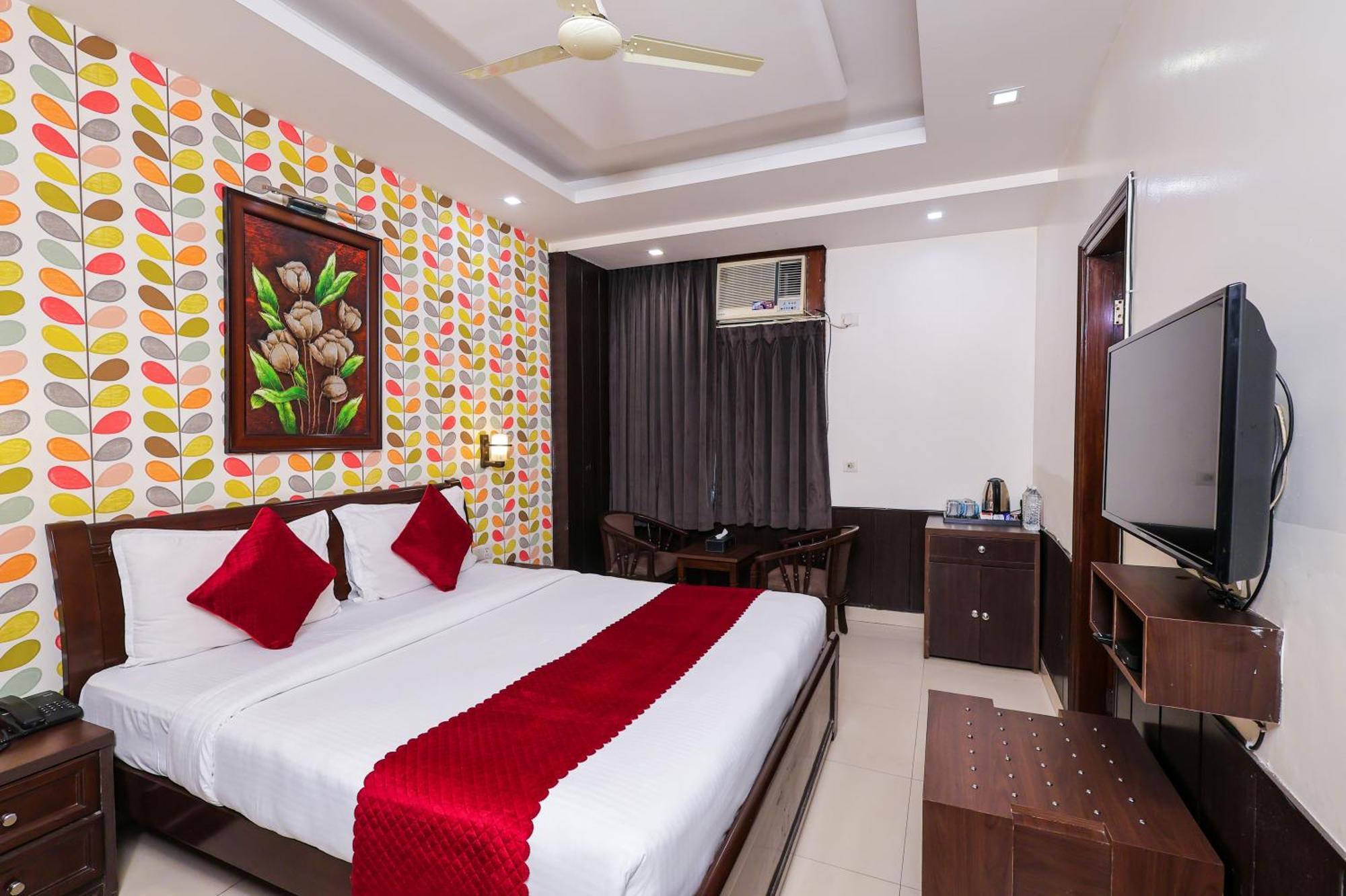 Nikko Blue - Boutique Hotel Ґурґаон Екстер'єр фото
