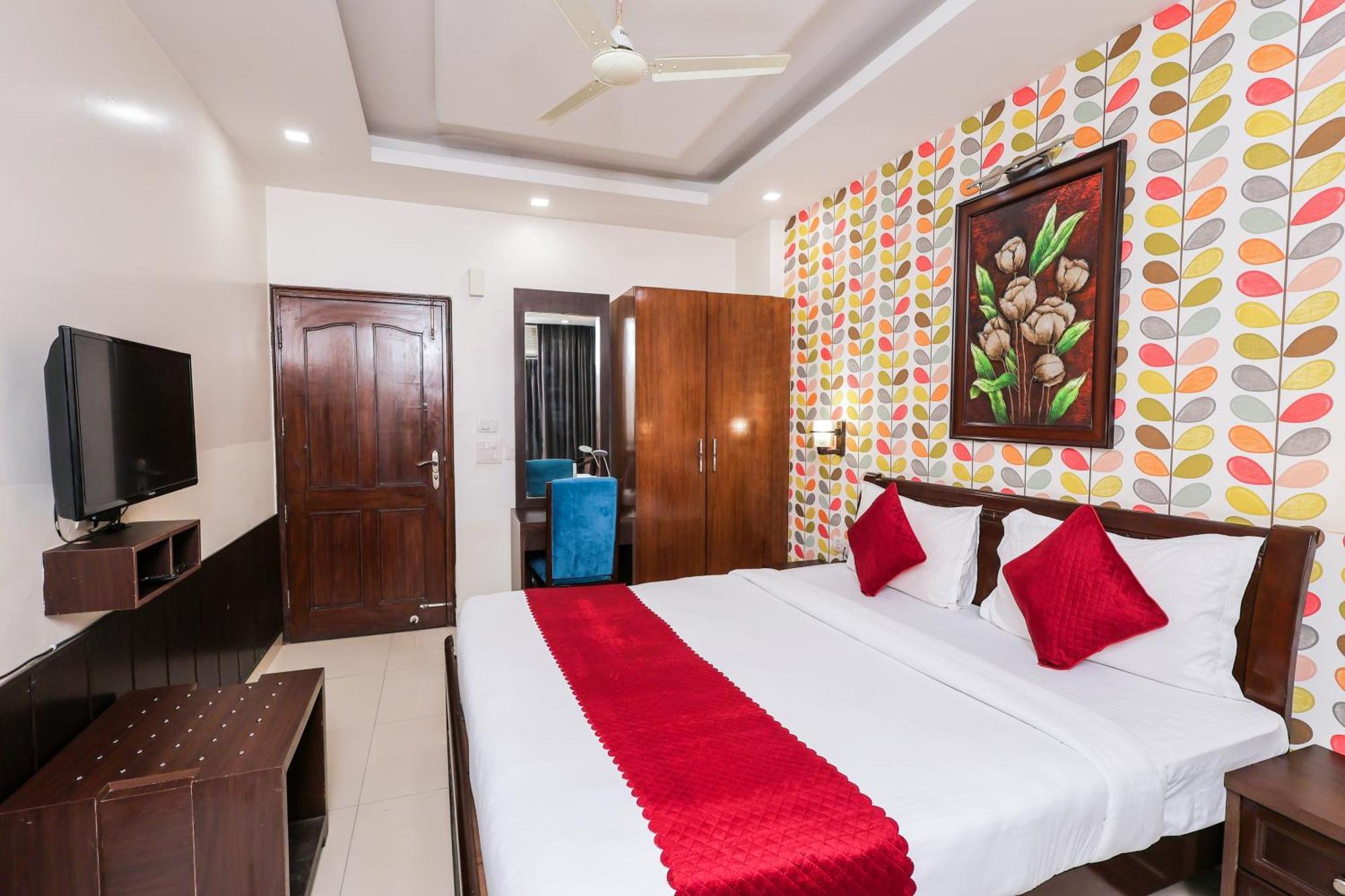 Nikko Blue - Boutique Hotel Ґурґаон Екстер'єр фото